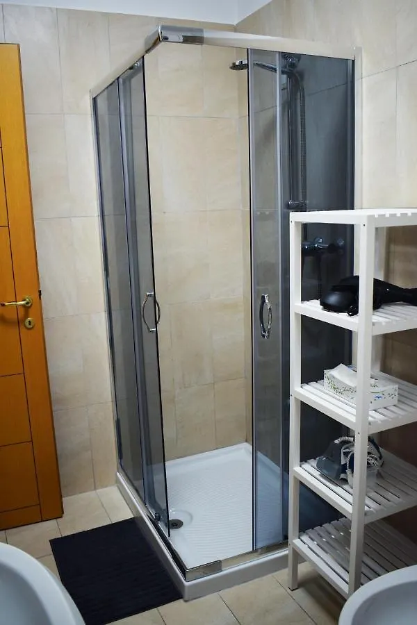 Piazza Feltrinelli Apartment - Free Parking Desenzano del Garda Italy