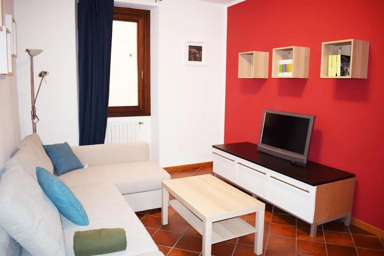 Piazza Feltrinelli Apartment - Free Parking Desenzano del Garda