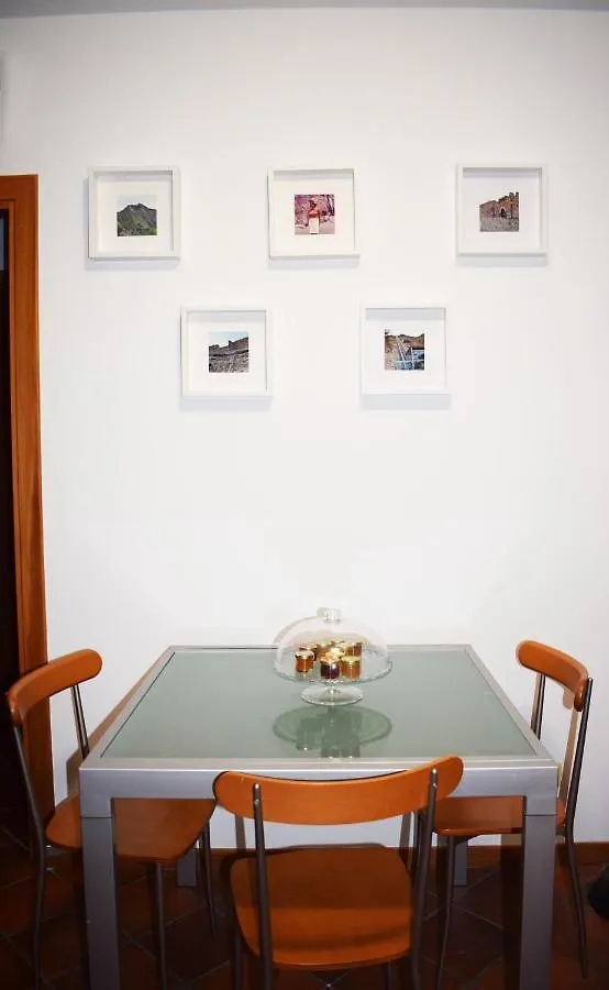 Piazza Feltrinelli Apartment - Free Parking Desenzano del Garda