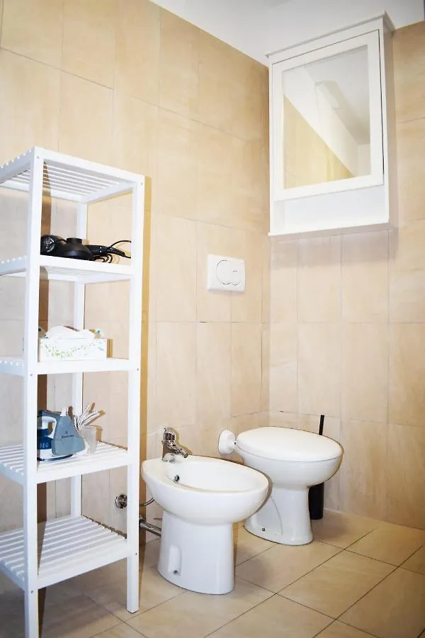 Piazza Feltrinelli Apartment - Free Parking Desenzano del Garda